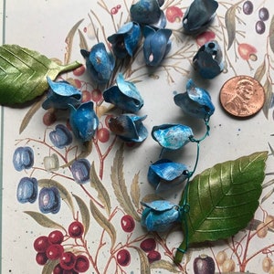 12 vintage geschilderde metalen klokjebloemen