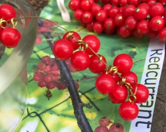 30 Vintage Japanese Red Current Holly, Cherry, Red Current Hooped Beads