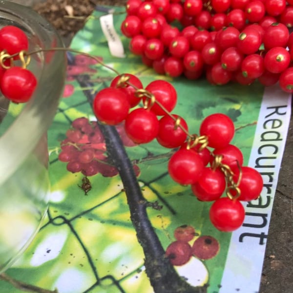 30 Vintage Japanese Red Current Holly, Cherry, Red Current Hooped Beads