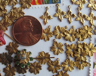 40 Vintage kleine Messingblumen in vier Stilen