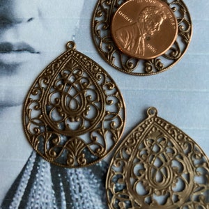 3 Risultati in ottone antico stile Frida Kahlo vintage con design Paisley, 36 mm x 30 mm, 1 1/2 x 1 1/3 pollici 3 findings only