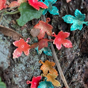 20 Autumn Leaves, Shabby Chic Small Brass Variegated Painted , 12x15mm imagem 7