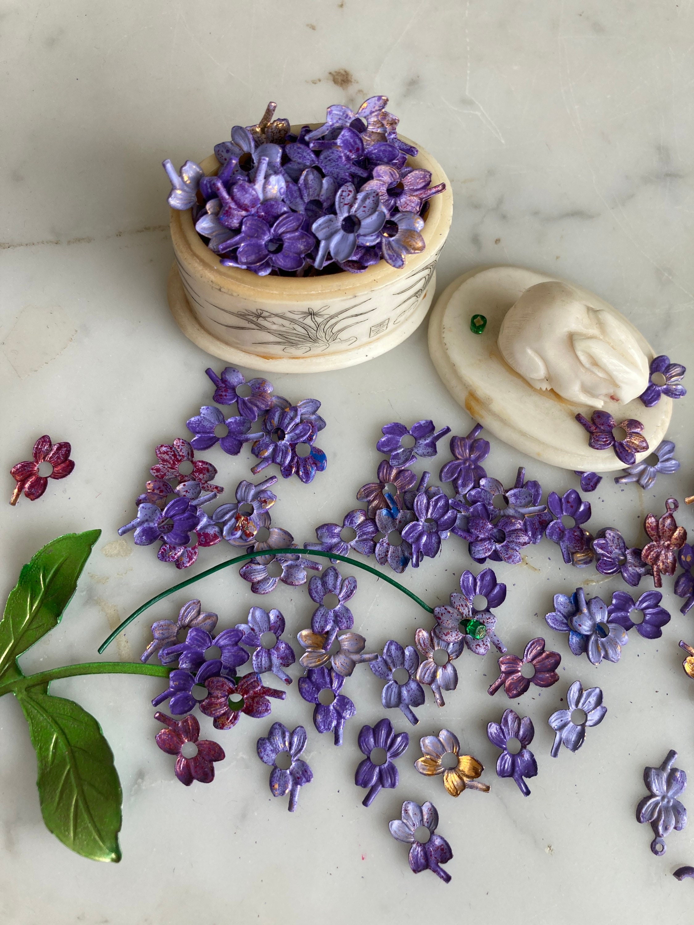 20枚のライラックの花、シャビーシックなライラックの色合い、8 x 13