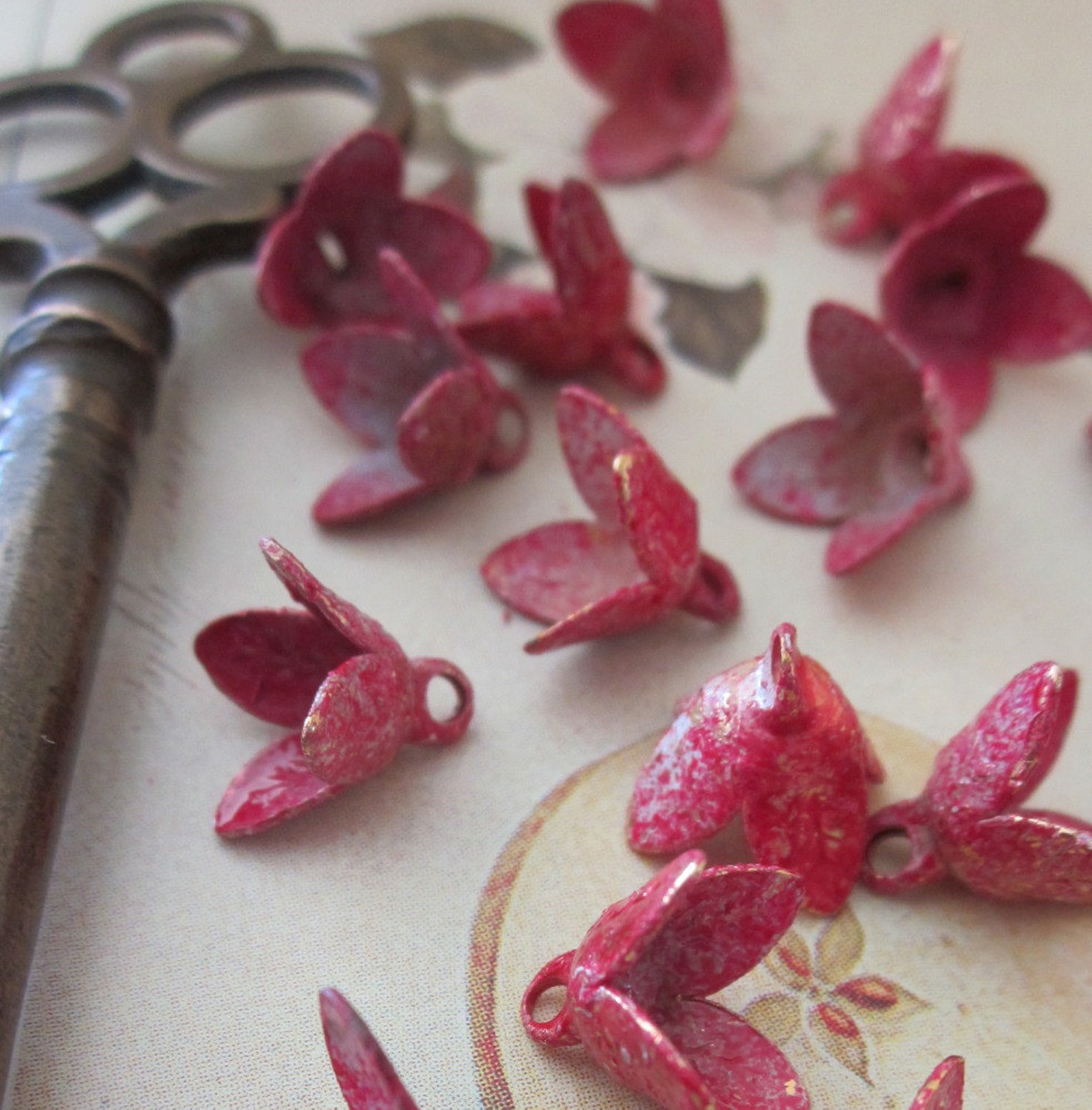 20 Wonderful Vintage Variegated Rosy Metal Flowers - Etsy