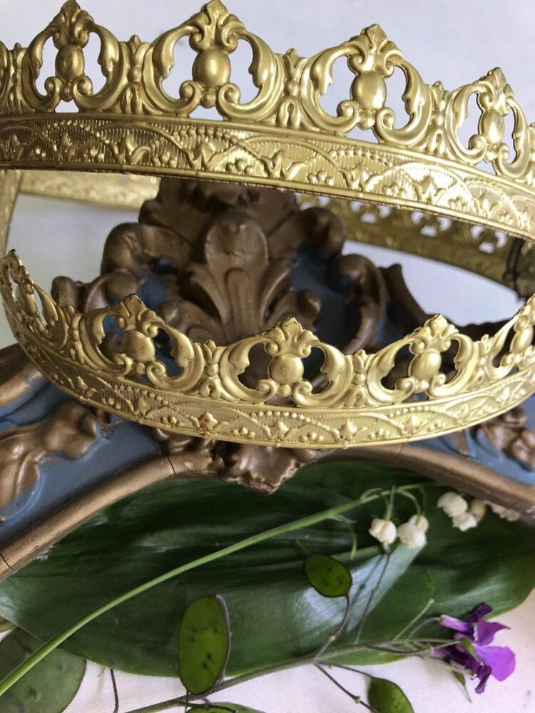 Vintage Brass Gallery Wire, 1 Foot Ornate King Richard Style Crown Tr…