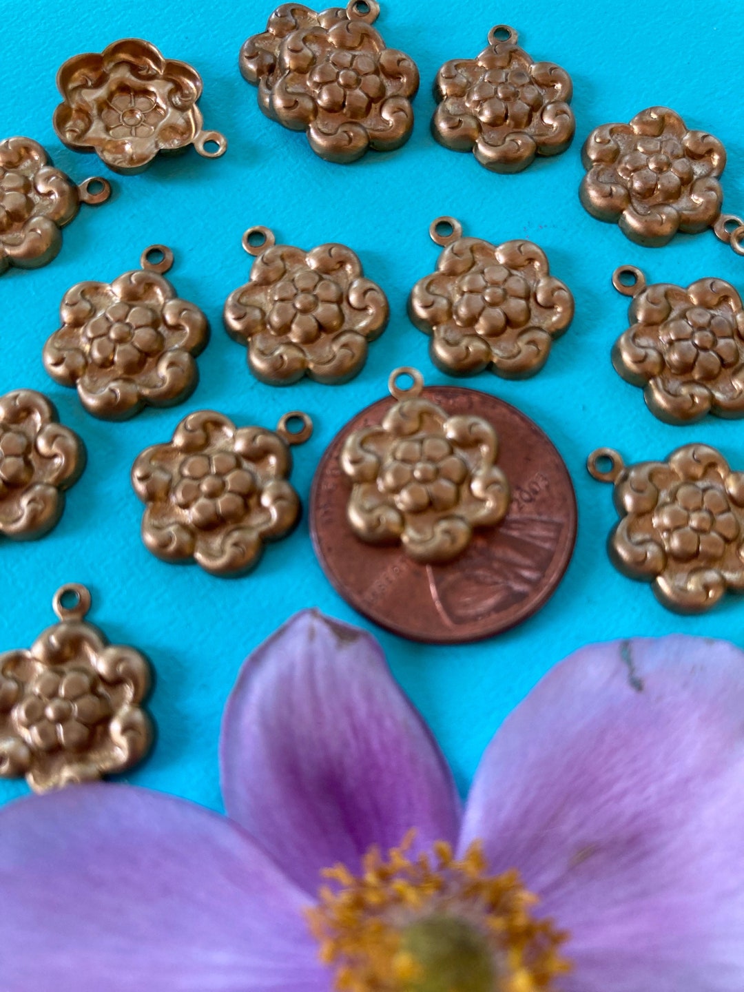 20 Vintage Little Brass Flower Charms...old World Charms Etsy