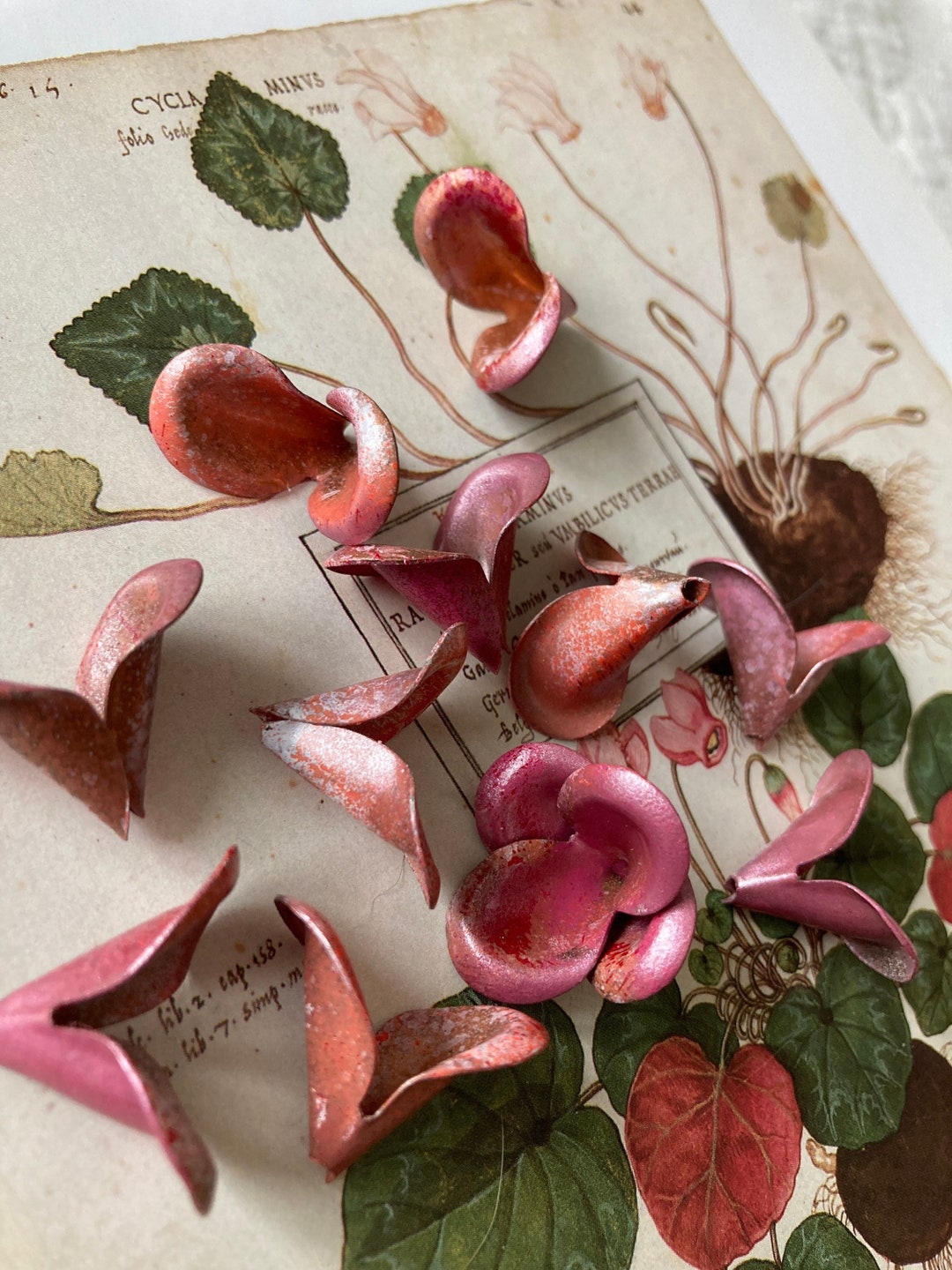 20 Vintage Painted Shabby Chic Trumpet Shaped Metal Flowers Etsy