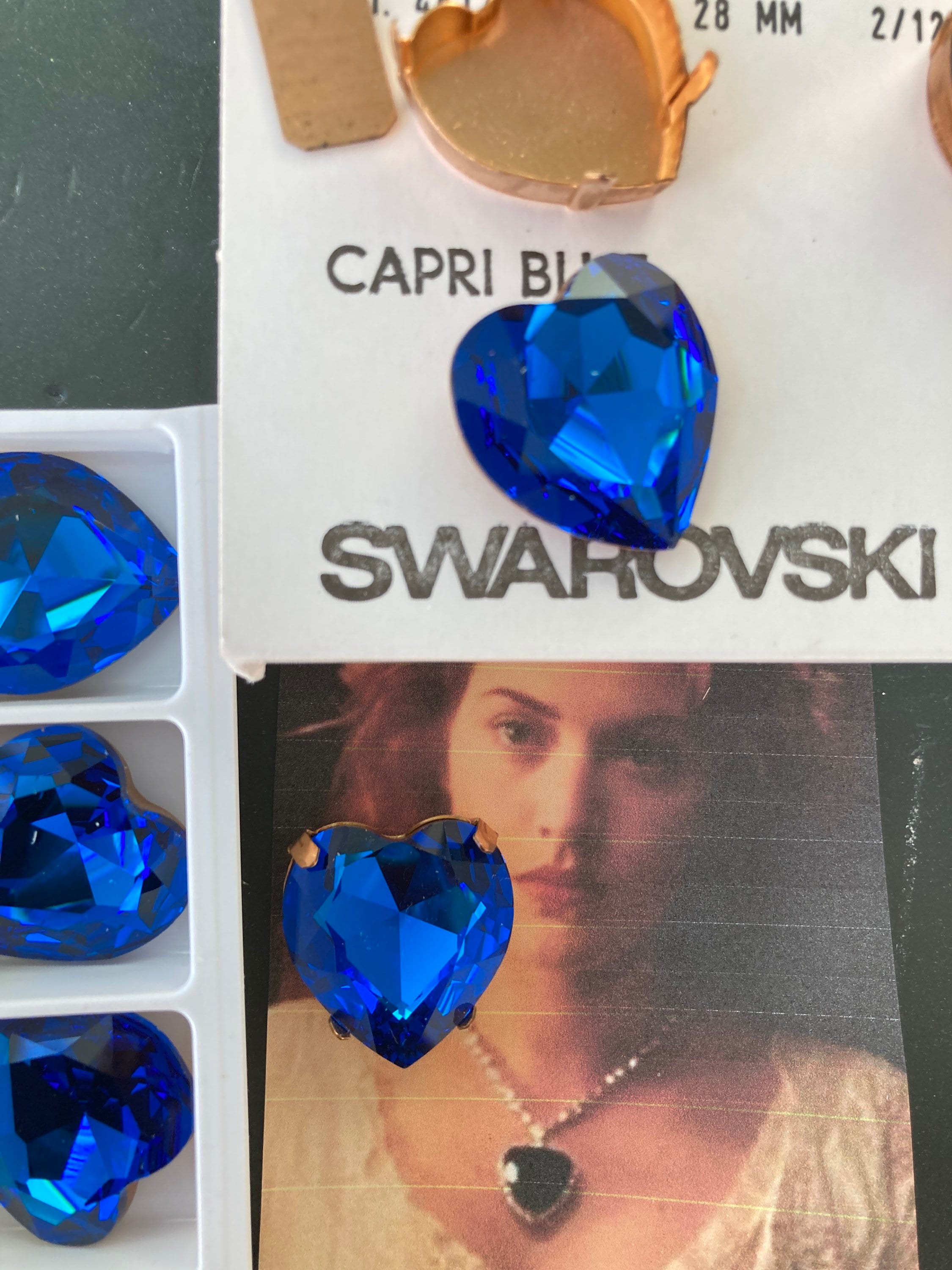Crystal Dreamエンブレムブローチ★ネイビー 1 Swarovski LARGE Capri Blue 