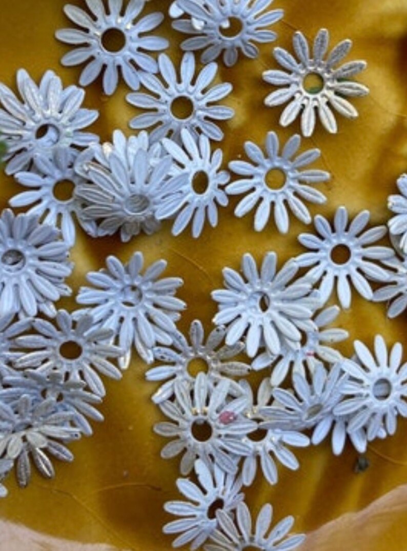 20 White Daisy Shabby Chic 11mm Flowers image 2