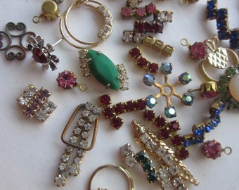 Ein Dutzend Bejeweled Vintage Juwelen