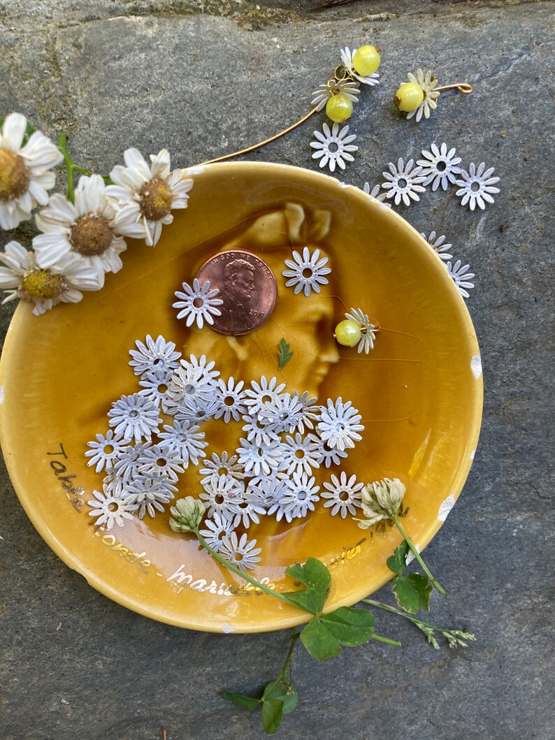 20 White Daisy Shabby Chic 11mm Flowers image 3