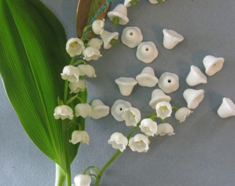 6 Vintage White Lily Of The Valley  Glass Flower Bead