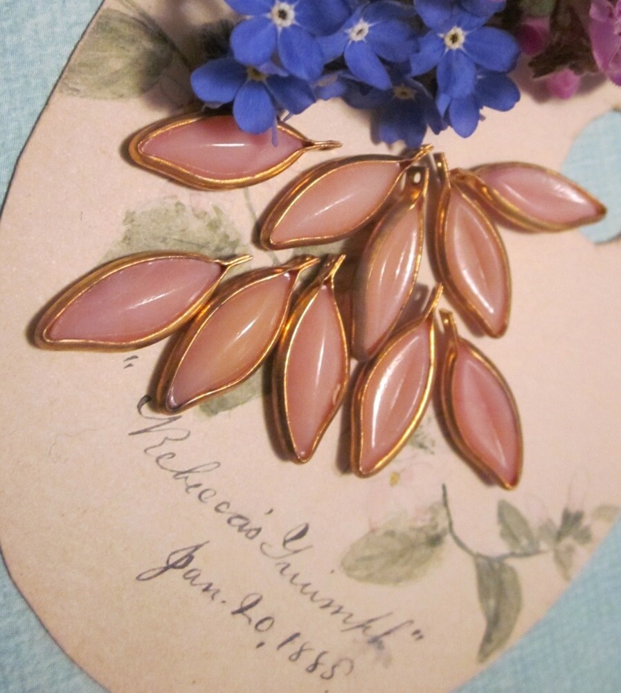 Vintage Glass Dusty Rose Leaf