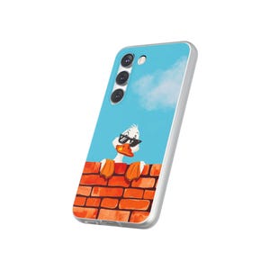 Könnte beinhalten: Handyhülle mit einer Cartoon-Ente mit Sonnenbrille, die über eine Ziegelmauer schaut. Der Hintergrund ist ein hellblauer Himmel mit einer weißen Wolke. Die Hülle hat einen silbernen Rahmen.