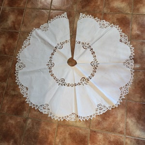 White lace 2025 tree skirt