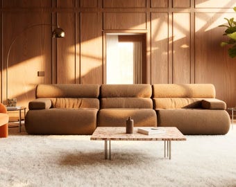 El sofá Aurelia: un sofisticado sofá seccional moderno con asientos profundos y un diseño inspirado en los años 70.