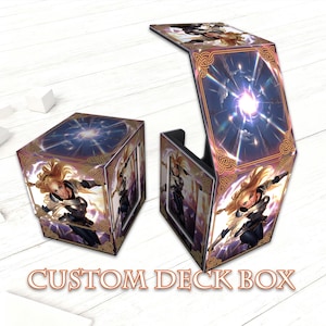 Puede incluir: Caja de baraja personalizada con una ilustración de fantasía de una guerrera rubia con armadura. La caja tiene un fondo celestial y bordes decorativos. El texto "CUSTOM DECK BOX" se muestra en la parte inferior.