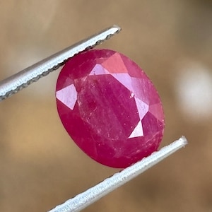 Roze-rode robijn, ovaal geslepen, 9 mm, natuurlijk, 2,30 karaat, onverhit, geboortesteen van juli, voor sieraden.