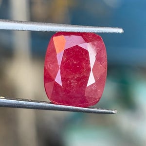 天然ピンクがかったレッドルビー、長方形クッションカット、12.5mm、8.35カラット、非加熱、7月の誕生石
