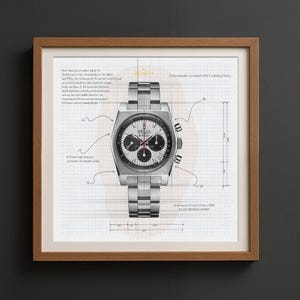 Könnte beinhalten: Gerahmter Druck eines Zenith-Uhrendesigns. Die Uhr ist silberfarben mit weißem Zifferblatt und schwarzen Hilfszifferblättern. Technische Zeichnungen und Anmerkungen befinden sich auf einem Rasterhintergrund. Der Rahmen ist hellbraun.