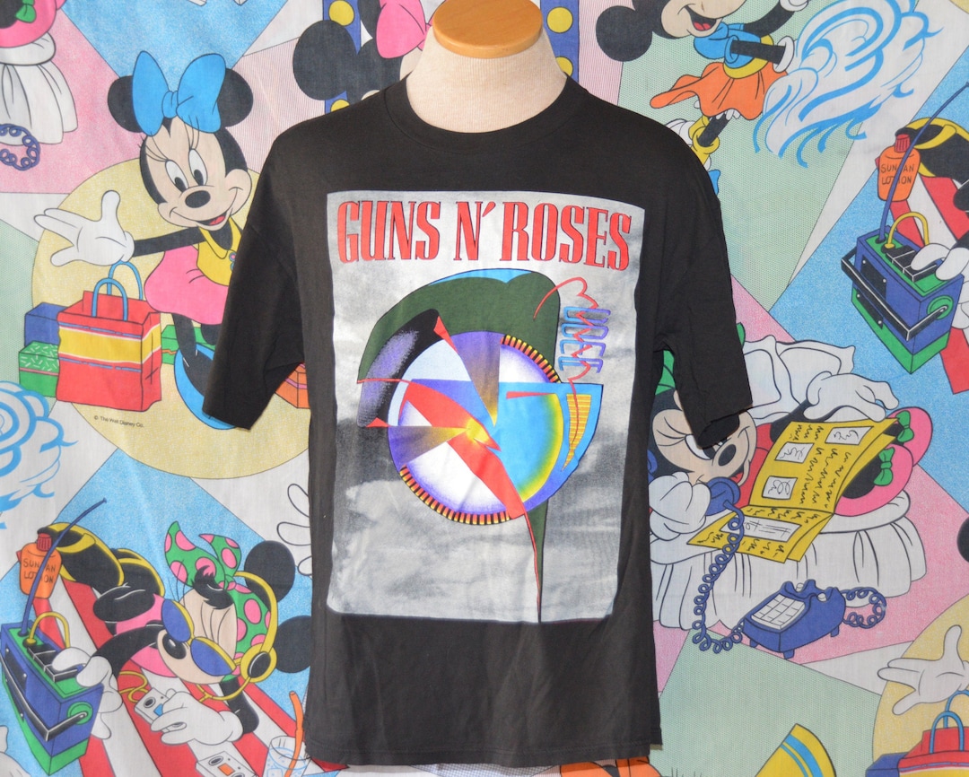 半額満載！スーパーSALE グランドセール！ Roses N' Guns 1992 Vintage Coma Rock GNR Shirt!!! Tour World ミュージシャン