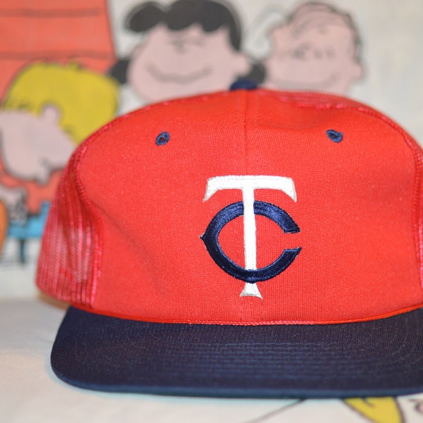 Vintage 1980s Minnesota Twins MLB snapback!!!  80s Sports Specialties Youngan MLB Baseball Trucker Hat!!!