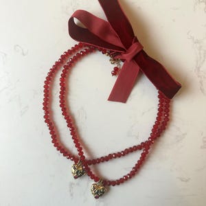 Collier rouge perlé avec petit coeur - Bijou collection de Noel