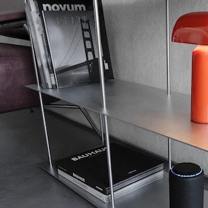 Estantería de oficina. Estantería metálica minimalista. Estantería de diseño. Librería moderna. Estantería industrial de acero para oficina. Almacenamiento contemporáneo.