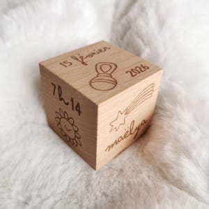 Cube de naissance en bois personnalisé – Gravé au laser
