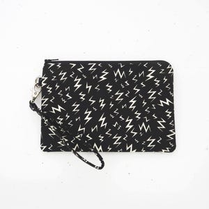 Wristlet purse | Black & white lightning bolt cell phone wristlet wallet | Fabric clutch bag | Gifts ideas for friends