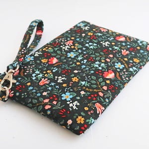 Cartera de muñeca para teléfono celular / Regalo de cumpleaños para mamá / Cartera de mano para mujer / Bolsa de tela floral
