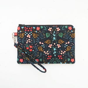 Porte-monnaie pour téléphone portable | Pochette pour femme | Portefeuille-bracelet en tissu floral bleu foncé | Cadeau pour l&#39;anniversaire de grand-mère