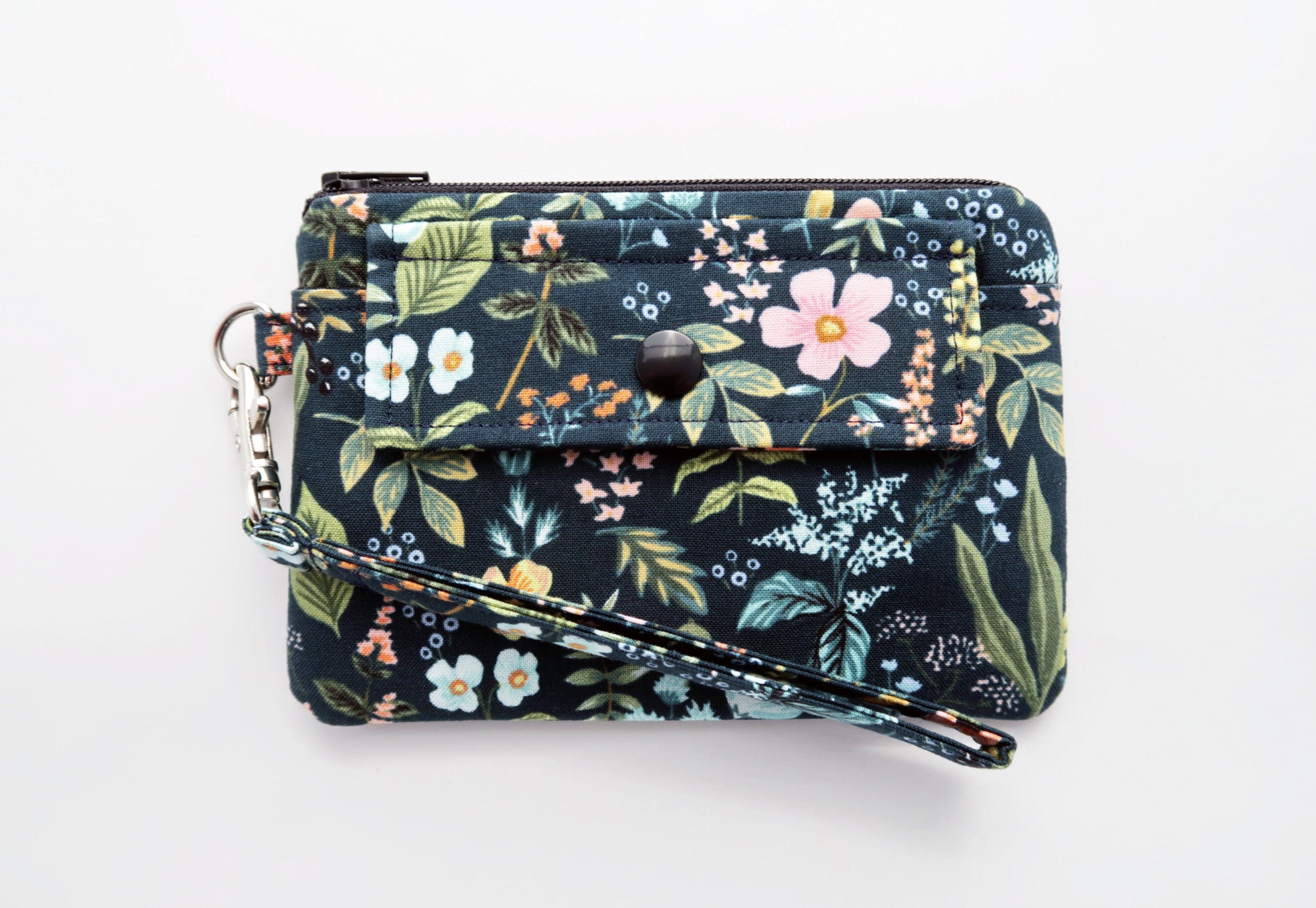 mini wristlet wallet