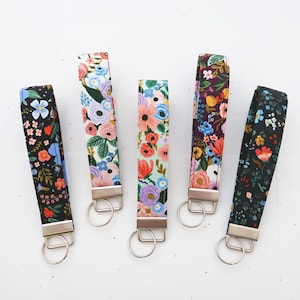 Girly keychain | Wildflowers wristlet keychain | Floral key fob strap wristlet | Cute fabric short lanyard