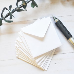 Mini enveloppes - Blanc // 2 x 2 // Lot de 10 // Enveloppes carrées // Emballage professionnel // Enveloppe souvenir // Carte conseil // Mini cartes