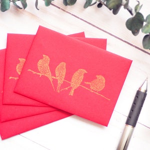 Oiseaux dorés sur enveloppes rouges // Cartes vierges // Jeu de mini-cartes // Cartes jointes // Enveloppe pour carte-cadeau // Cadeau