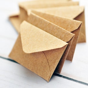 Petites enveloppes - KRAFT // 2,5 cm x 1,5 cm // Cartes vierges // Mots d'amour // Décoration // Embellissements // Création d'un journal // Projets papier