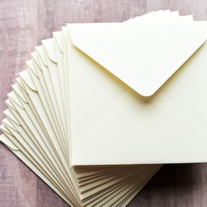 Mini enveloppes - Ivoire - lot de 10 // Cartes vierges // Enveloppes pour cartes-cadeaux // Cartes carrées // Mots d'amour // Mini jeu de cartes // Cartes conseils