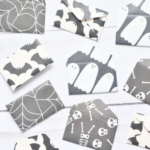 Petites cartes d'Halloween - lot de 12 // 2,5 cm x 1,5 cm // mot d'amour // embellissement // décoration // cartes d'automne // décoration d'Halloween