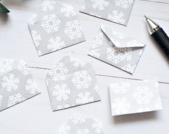 Tiny Gray Snowflake Love Notes - Set of 10 // 1.5 inch x 1 inch // Blank Cards // Christmas Cards // Advent // Decoration // Elf Note