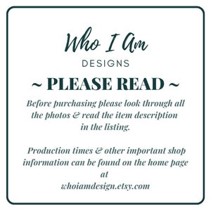 Pode incluir: Um quadrado branco com texto preto que diz "Who I Am Designs ~ PLEASE READ ~" Antes de comprar, por favor, veja todas as fotos e leia a descri&ccedil;&atilde;o do item na listagem. Os tempos de produ&ccedil;&atilde;o e outras informa&ccedil;&otilde;es importantes da loja podem ser encontrados na p&aacute;gina inicial em whoiamdesign.etsy.com