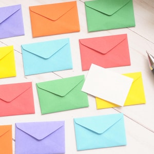 Petites enveloppes - Arc-en-ciel - Lot de 12 // 2,5 cm x 1,5 cm // Notes d'amour // Cartes vierges // Pack de variétés // Éphémères // Notes de fée des dents