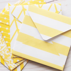 Mini-cartes à motifs jaunes // Cartes vierges // Enveloppes pour cartes-cadeaux // Cartes jointes // Cartes-cadeaux // Alternative au livre d'or // Cartes conseils