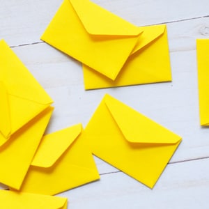 Petites enveloppes - jaune citron // Love Notes // Embellissements // Décoration // Scrapbooking // Carnets // Éphémères // Cartes vierges // Agenda