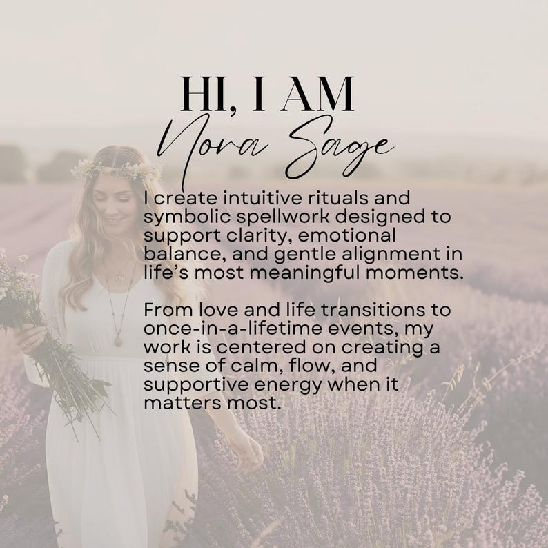 Puede incluir: Un vestido blanco usado por una persona con una corona de flores y un ramo en un campo de lavanda. El texto dice: HI, I AM Nora Sage. I create intuitive rituals and symbolic spellwork designed to support clarity, emotional balance.
