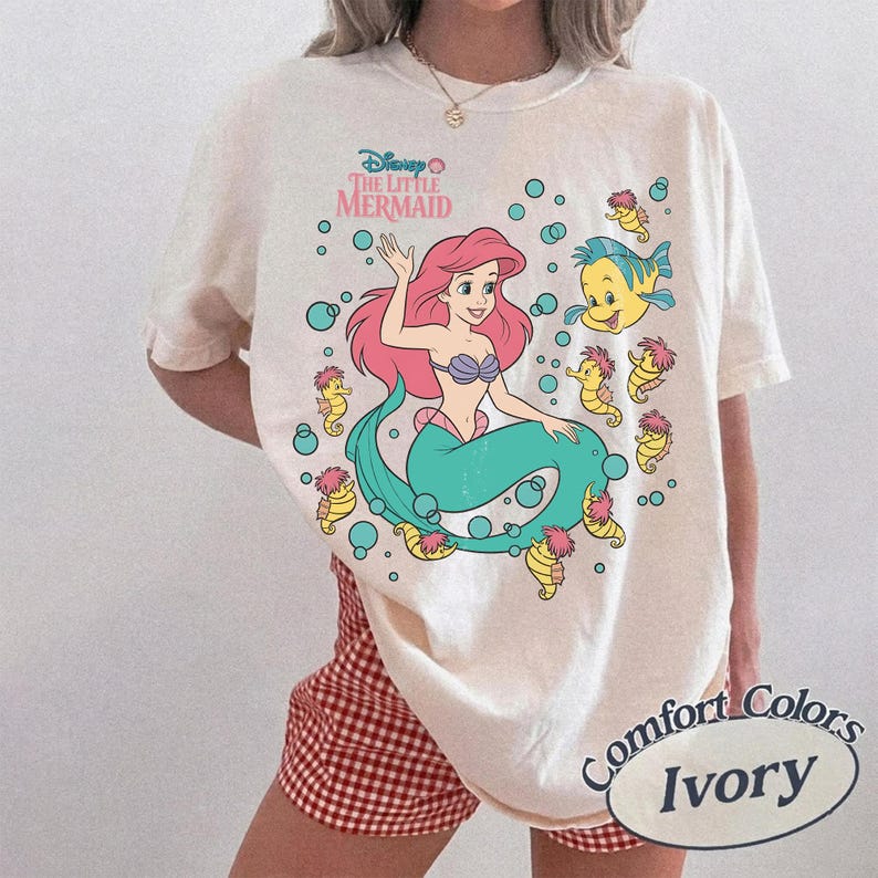 Retro Ariel & Flunder Bubble Poster Disney T-shirt, Den lilla sjöjungfrun prinsessan T-shirt, Disney World-resa T-shirt, Disneyland semester T-shirt bild 1