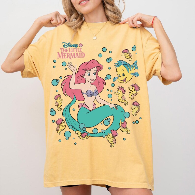 Retro Ariel & Flunder Bubble Poster Disney T-shirt, Den lilla sjöjungfrun prinsessan T-shirt, Disney World-resa T-shirt, Disneyland semester T-shirt bild 6