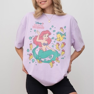 Retro Ariel & Flunder Bubble Poster Disney T-shirt, Den lilla sjöjungfrun prinsessan T-shirt, Disney World-resa T-shirt, Disneyland semester T-shirt bild 4