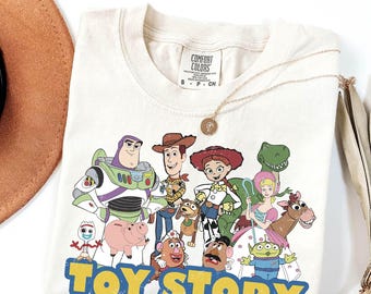 Camiseta Retro Comfort Colors "Tienes un amigo en mí", camiseta de Disney Pixar, camiseta de Woody y Buzz, camiseta de Toy Story Party 2026, camiseta de Toy Story