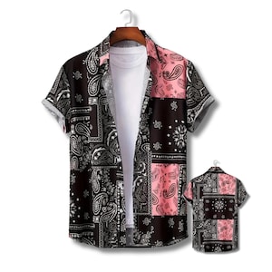 Puede incluir: Un juego de tres tazas de cerámica con acabado mate y moteado. Las tazas son de color crema, gris claro y gris oscuro. Cada taza tiene un diseño simple y minimalista.